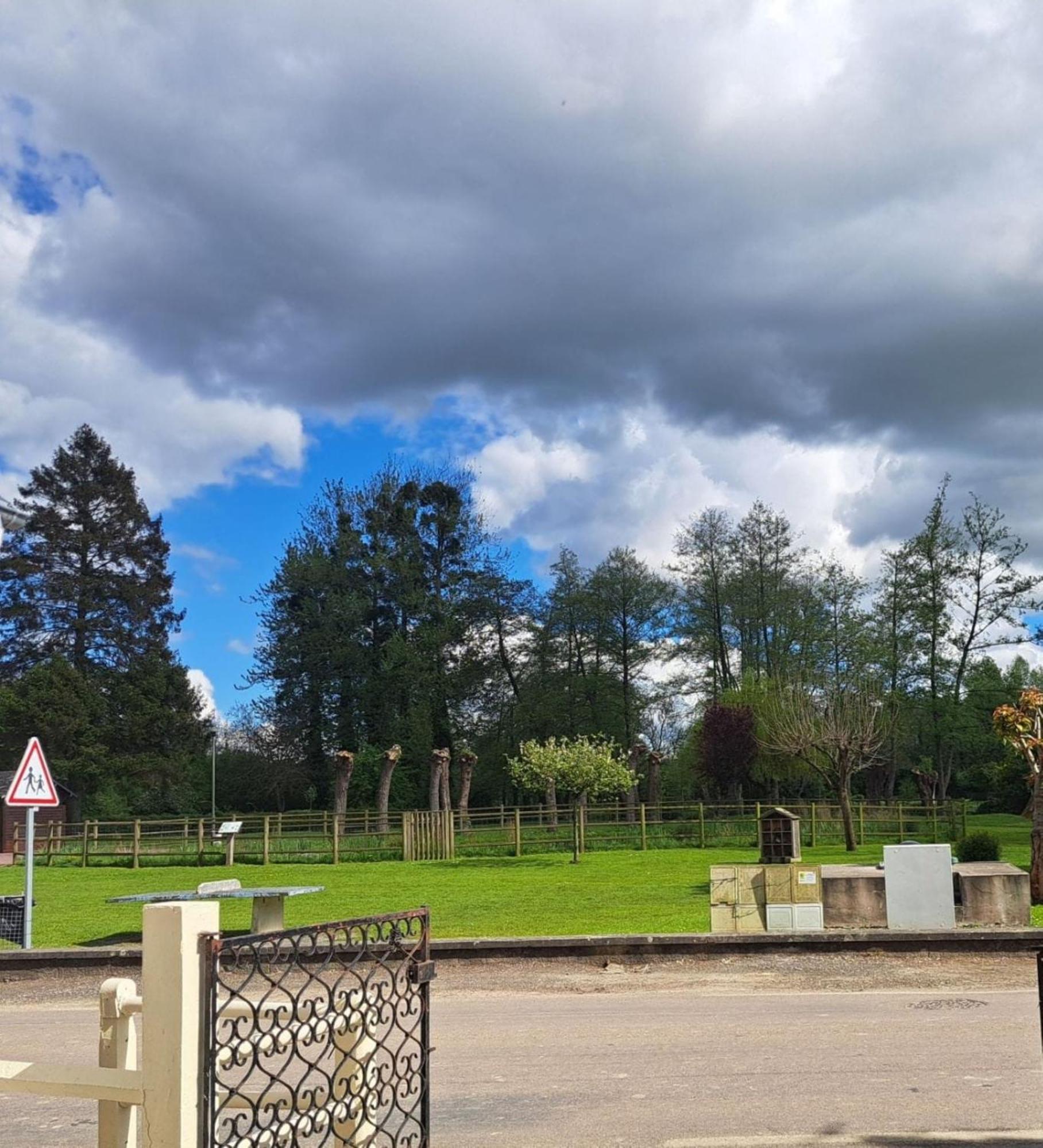 Au Clair Matin Sur L'Yeres Vila Sept-Meules Exterior foto